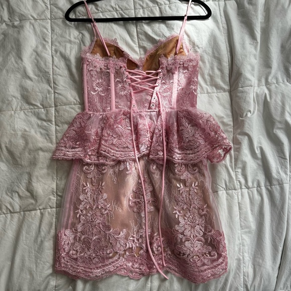 V CHAPMAN POPPY DRESS IN PINK LAVENDER - Picture 3 of 7